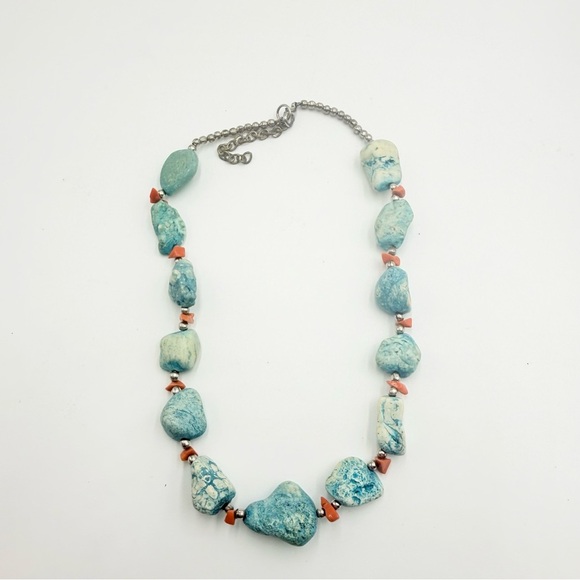 Vintage Chunky Blue Dyed Howlite and Coral Beaded Statement Necklace - Picture 3 of 9